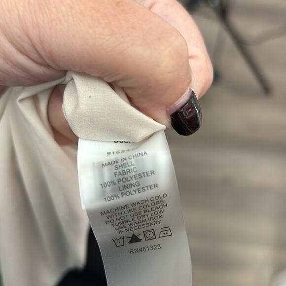 Vince Camuto Black and White Leaf Print Handkerchief Style Skirt Size 6 - Picture 6 of 7